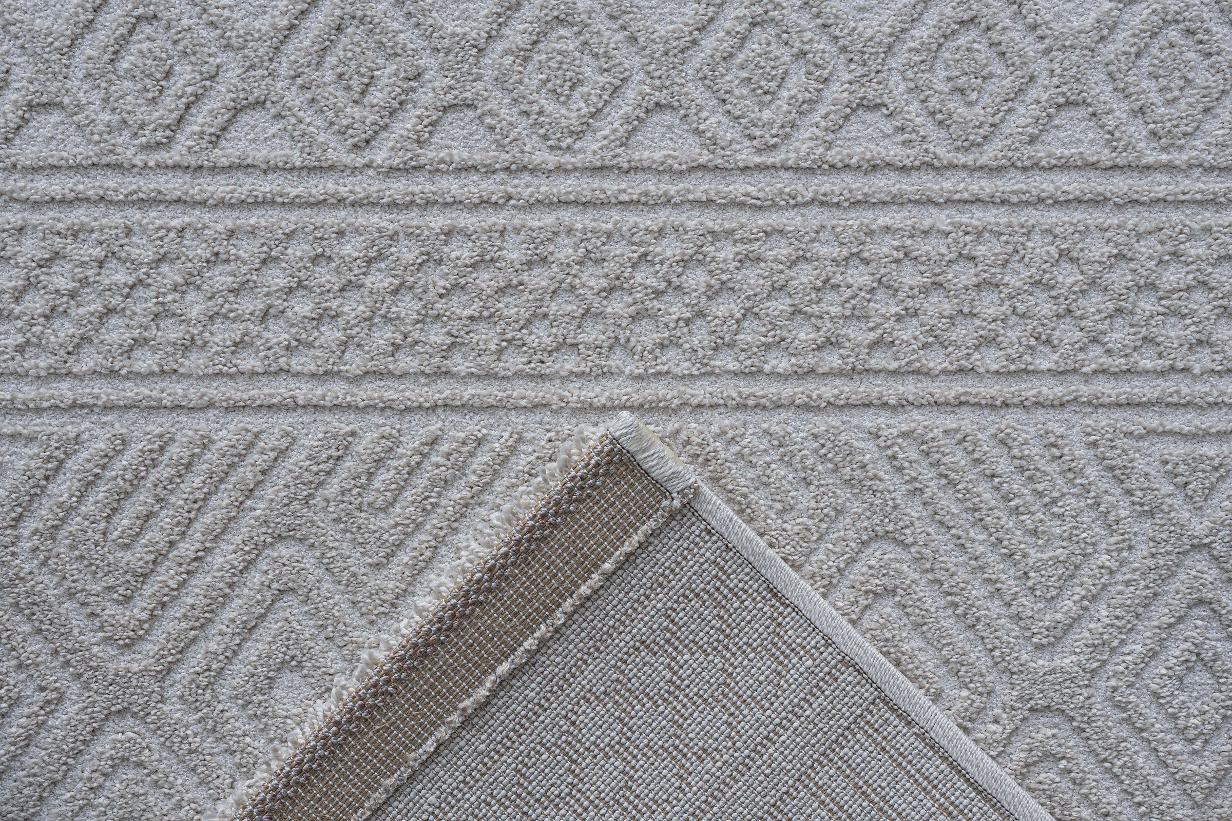 Luxurious Tribal Pattern Textured Trentino Rug