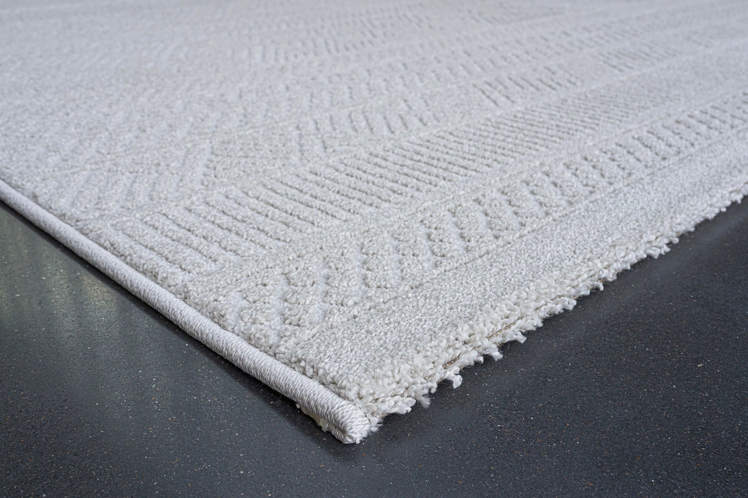 Luxurious Tribal Pattern Textured Trentino Rug