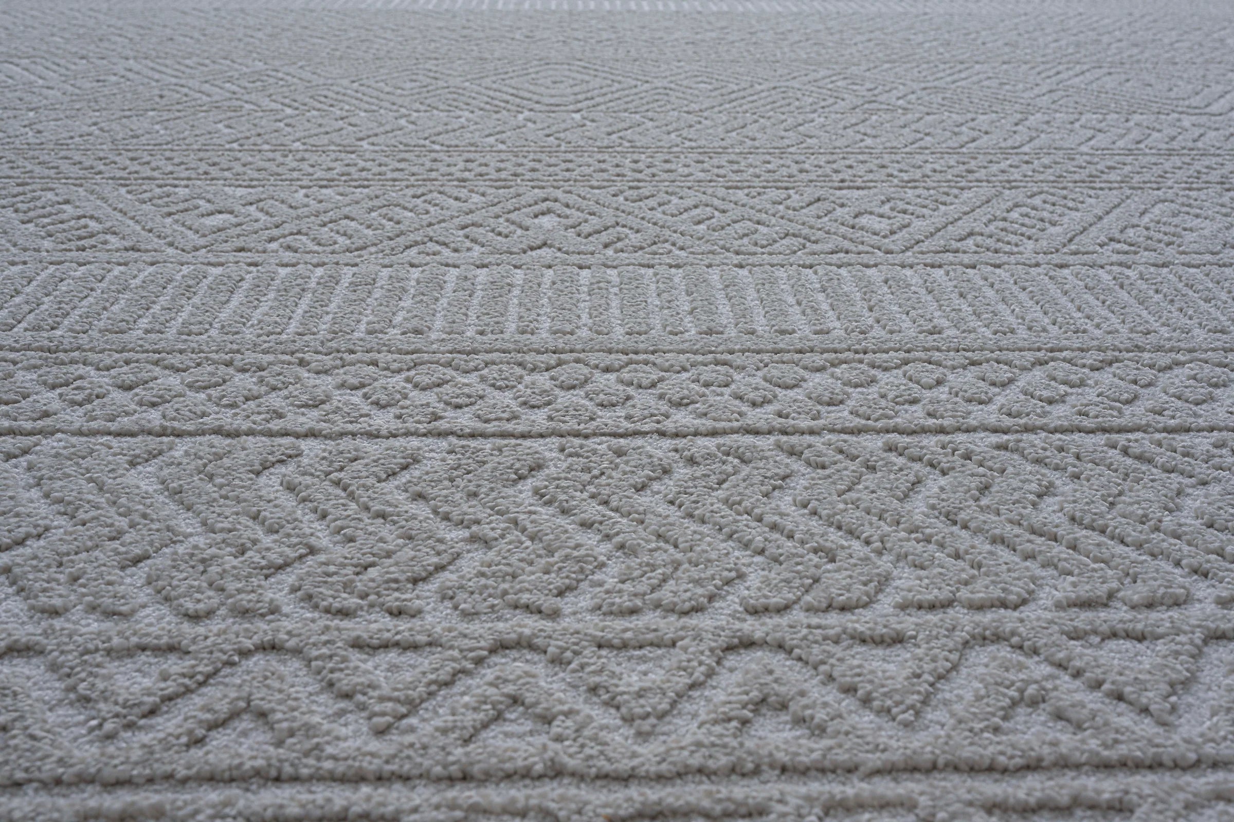 Luxurious Tribal Pattern Textured Trentino Rug
