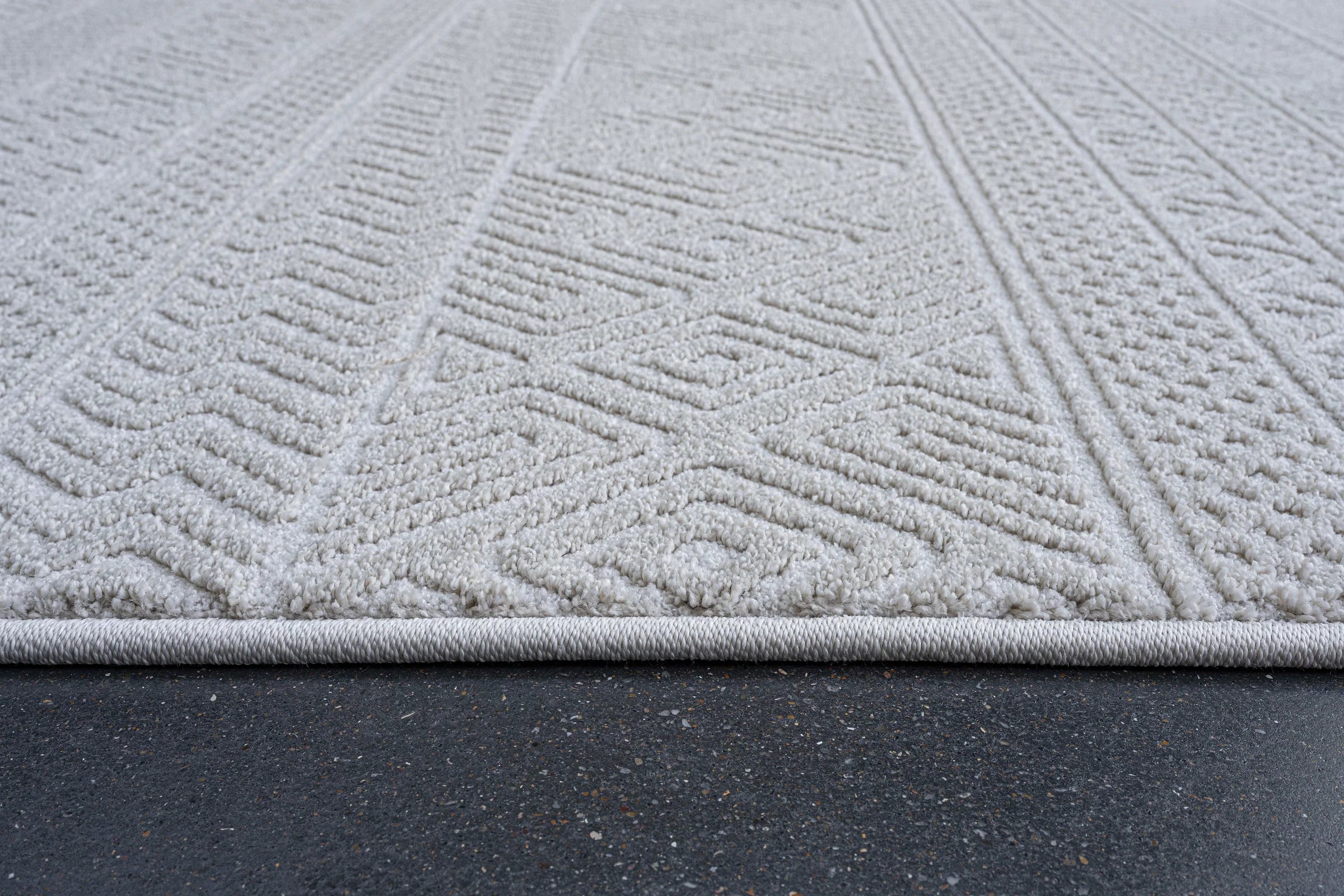 Luxurious Tribal Pattern Textured Trentino Rug