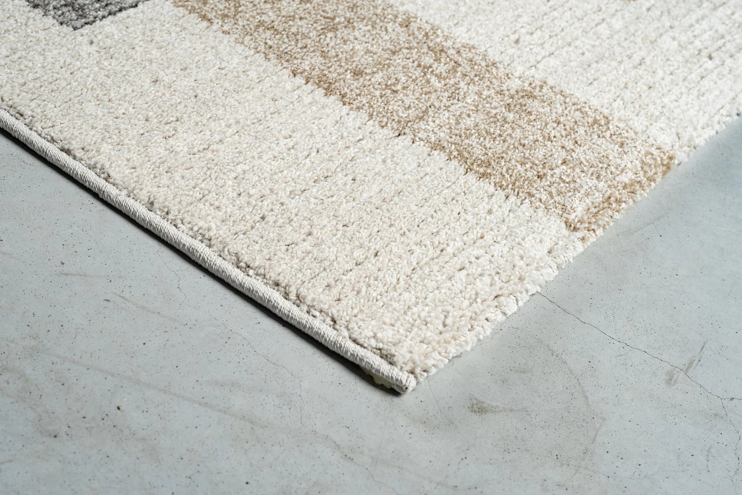 Abstract Geometric Pattern Valentino Rug