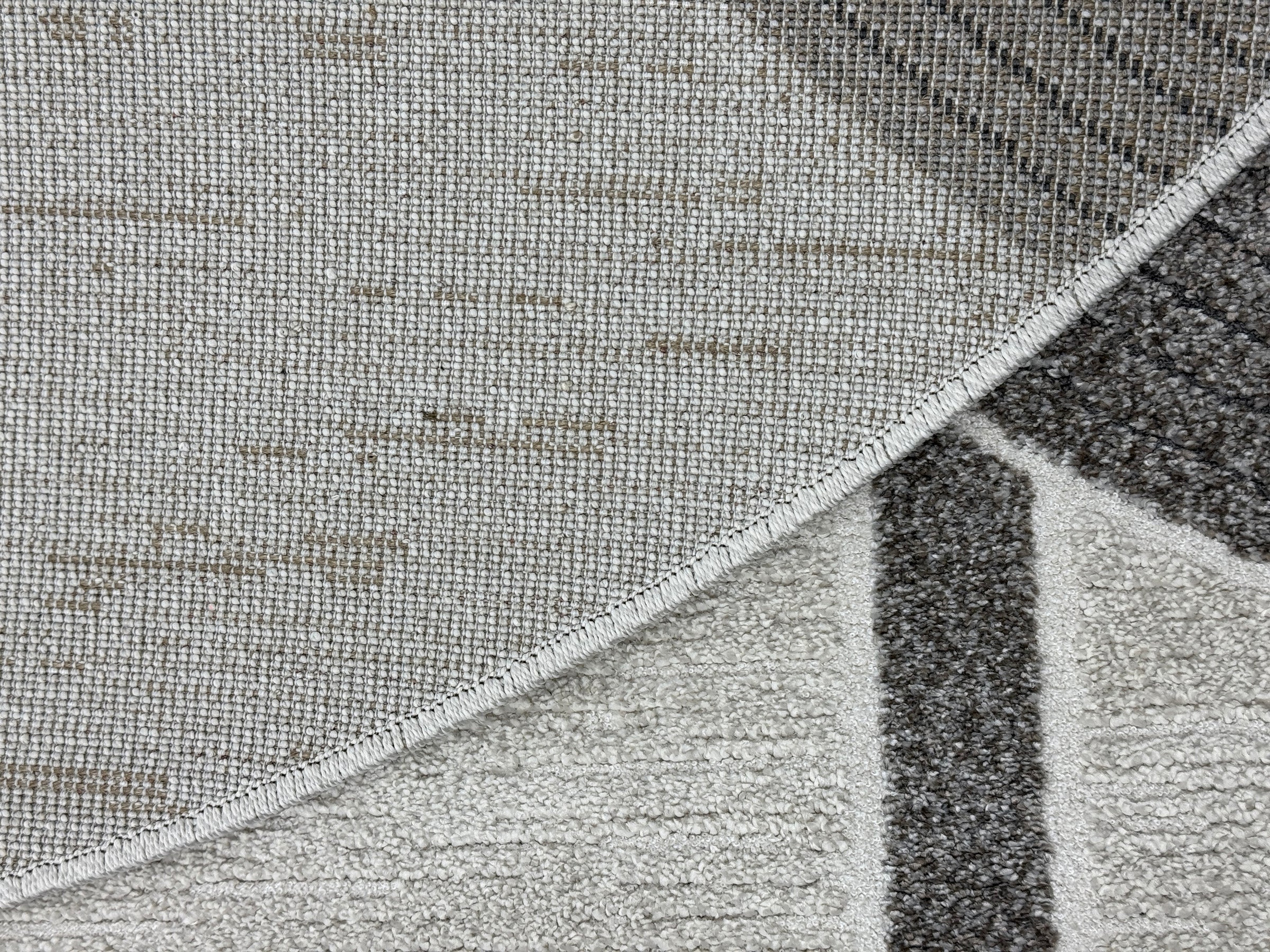 Abstract Geometric Pattern Valentino Oval Rug (46002-6171) Size: 160 x 230cm