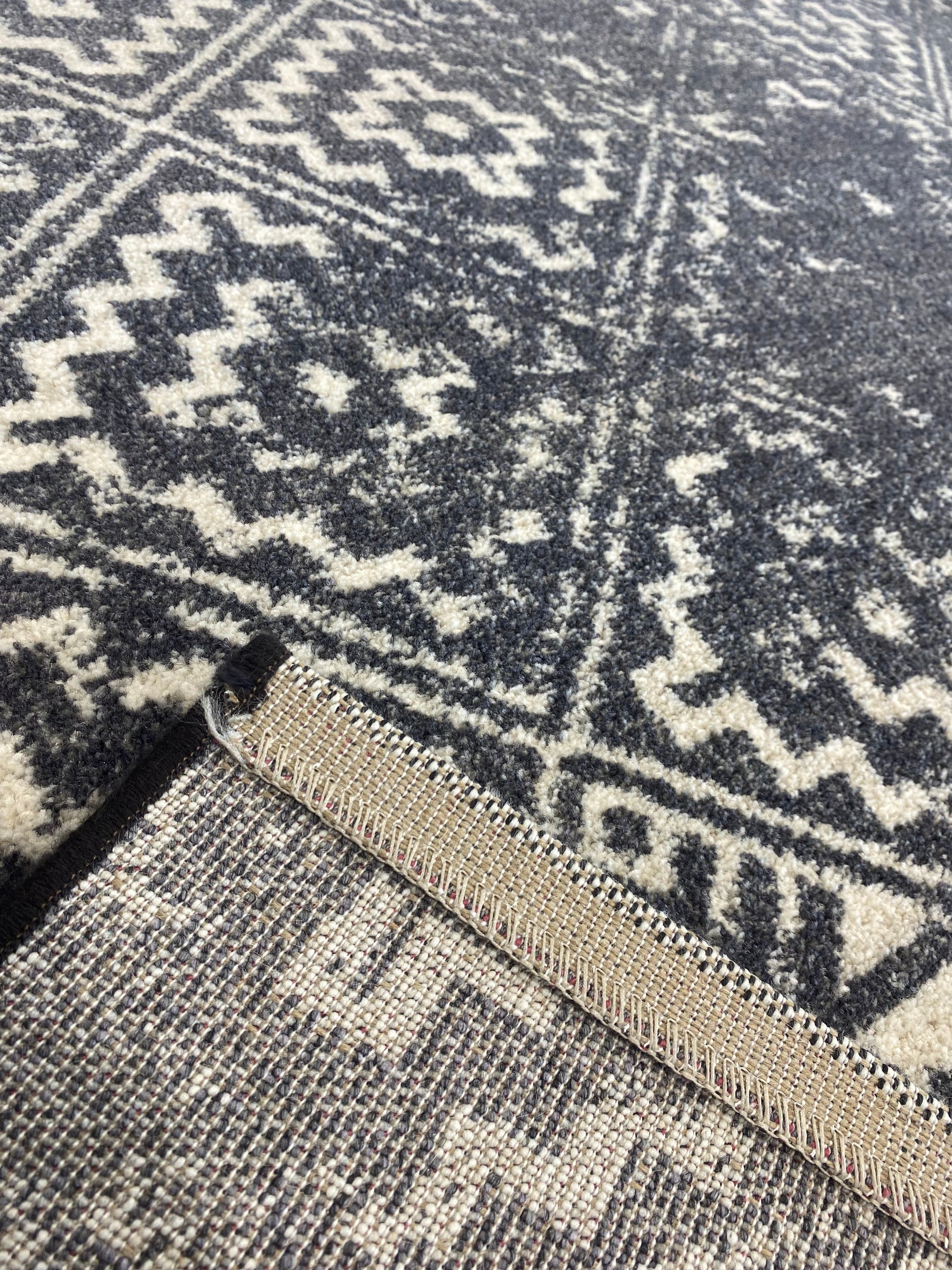 Faded Ethnic Design Infinity Rug Size: 200 x 290cm