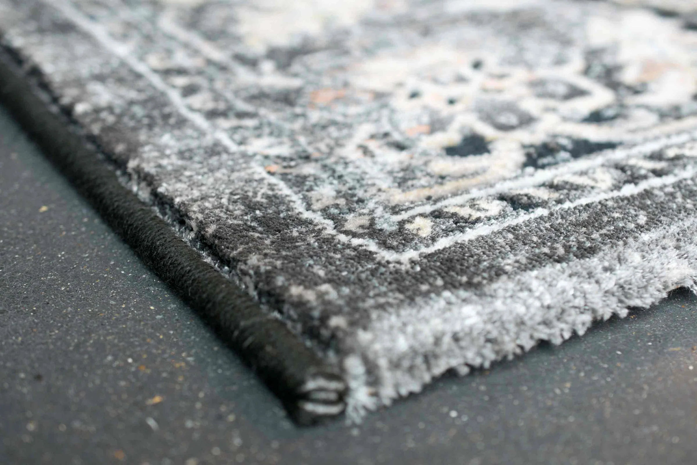 Luxuriously Vintage Design Canyon Rug