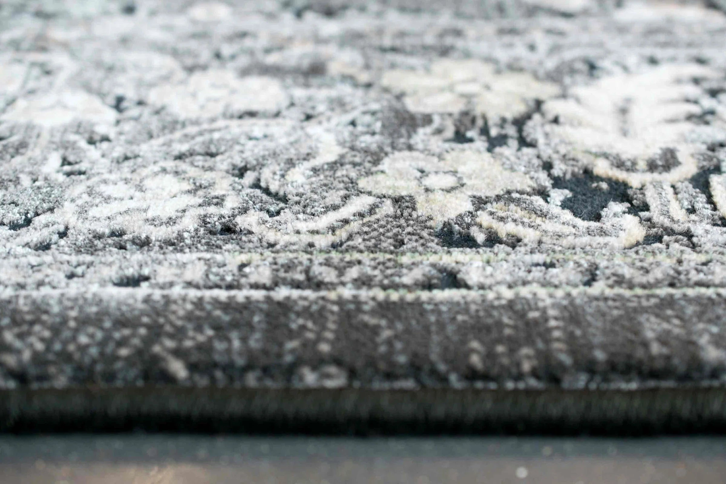 Luxuriously Vintage Design Canyon Rug