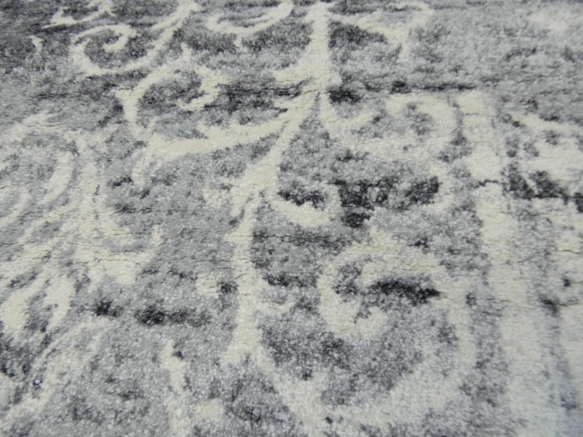 Geometric Modern Design Turkish Aroha Rug in Light Grey & Grey