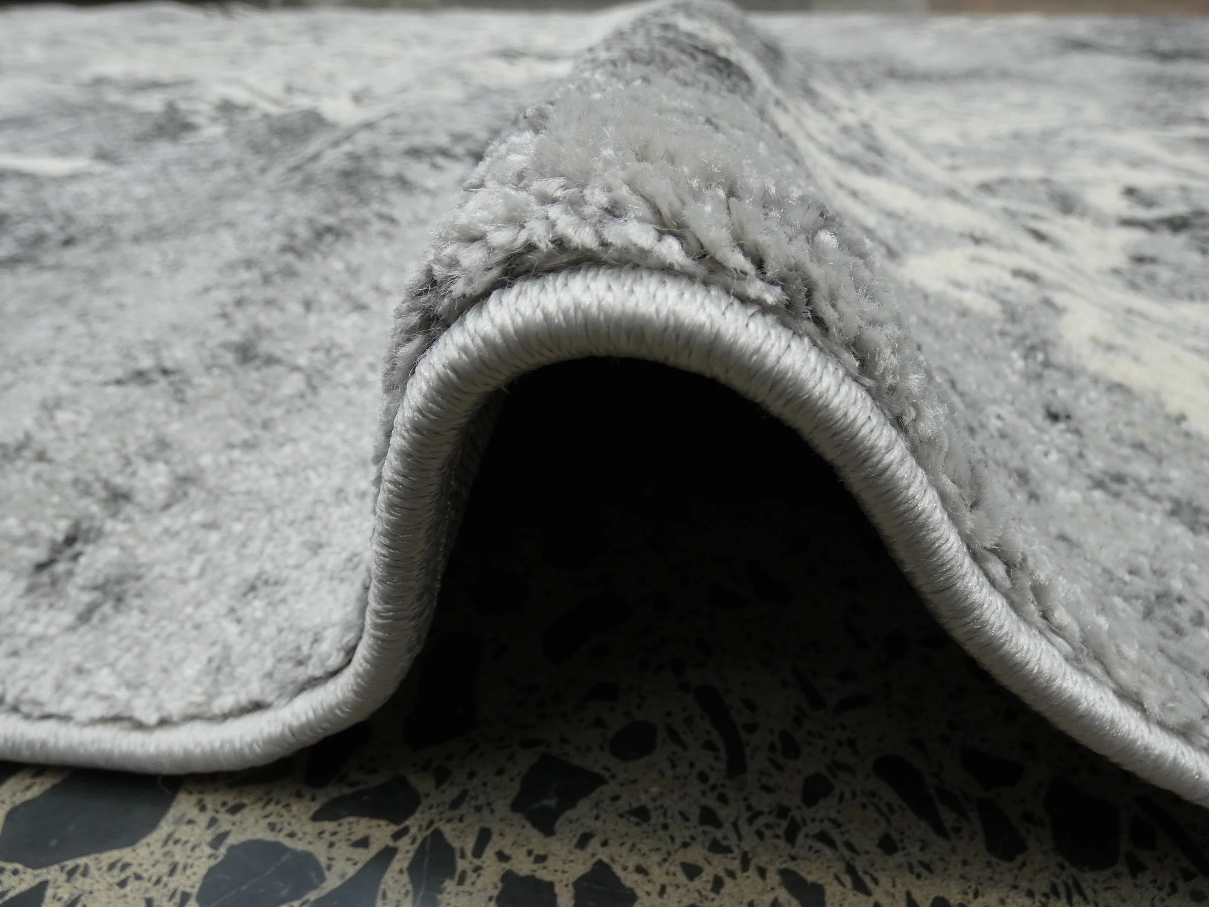 Geometric Modern Design Turkish Aroha Rug in Light Grey & Grey