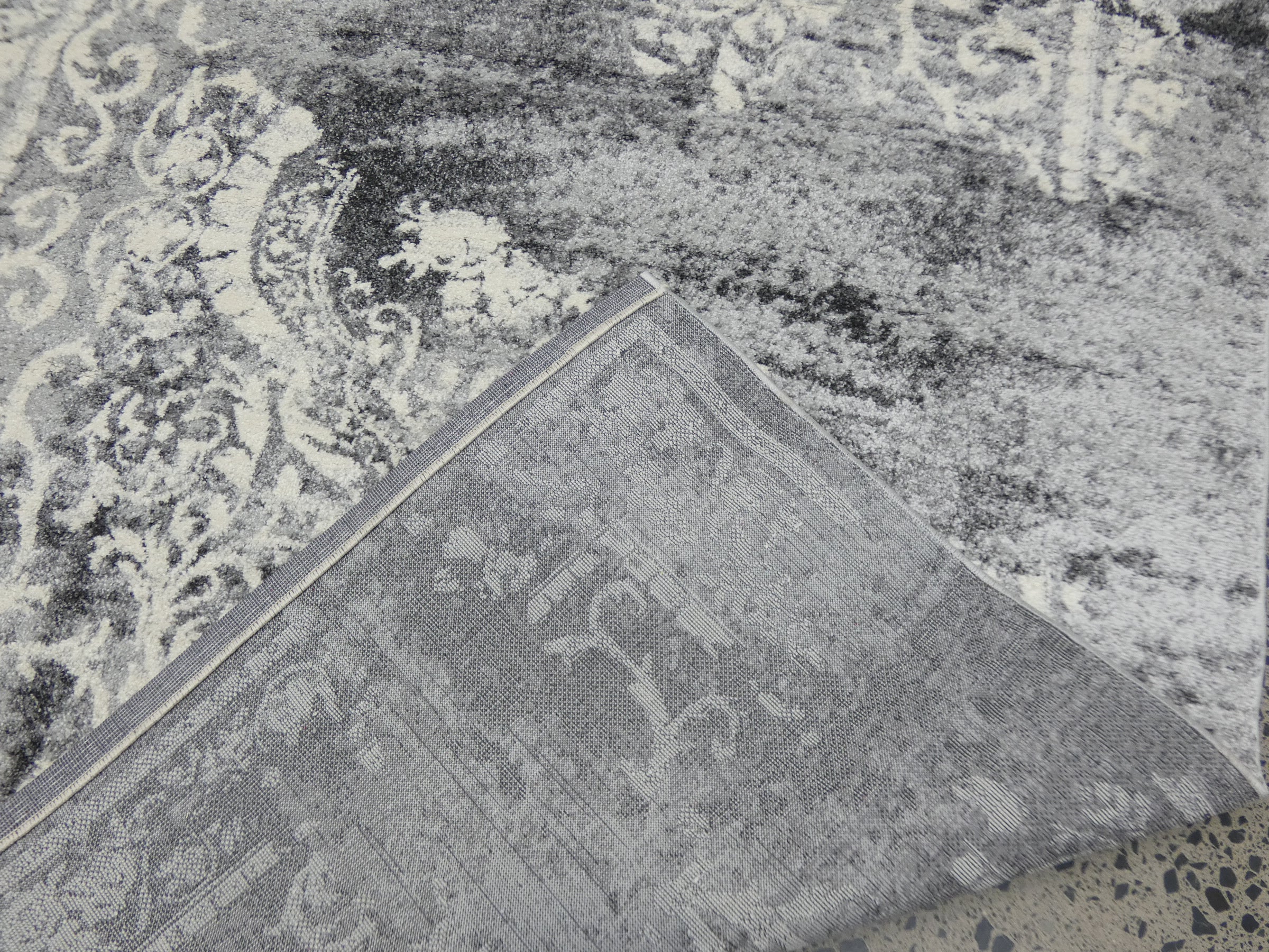 Geometric Modern Design Turkish Aroha Rug in Light Grey & Grey