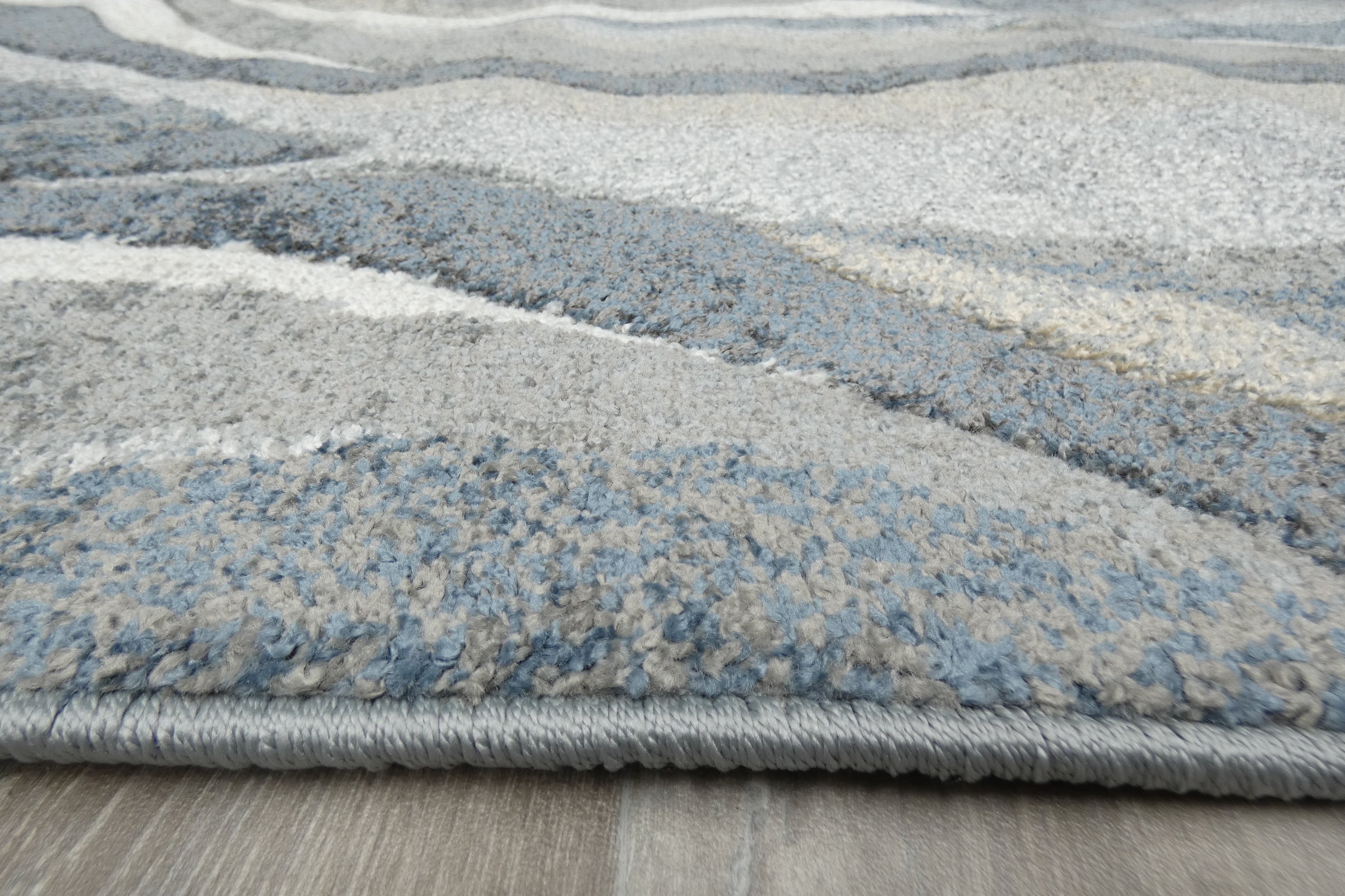 Kimya Collection Abstract Wave Rug in Navy and Neutral Tones – Fluid Contemporary Design