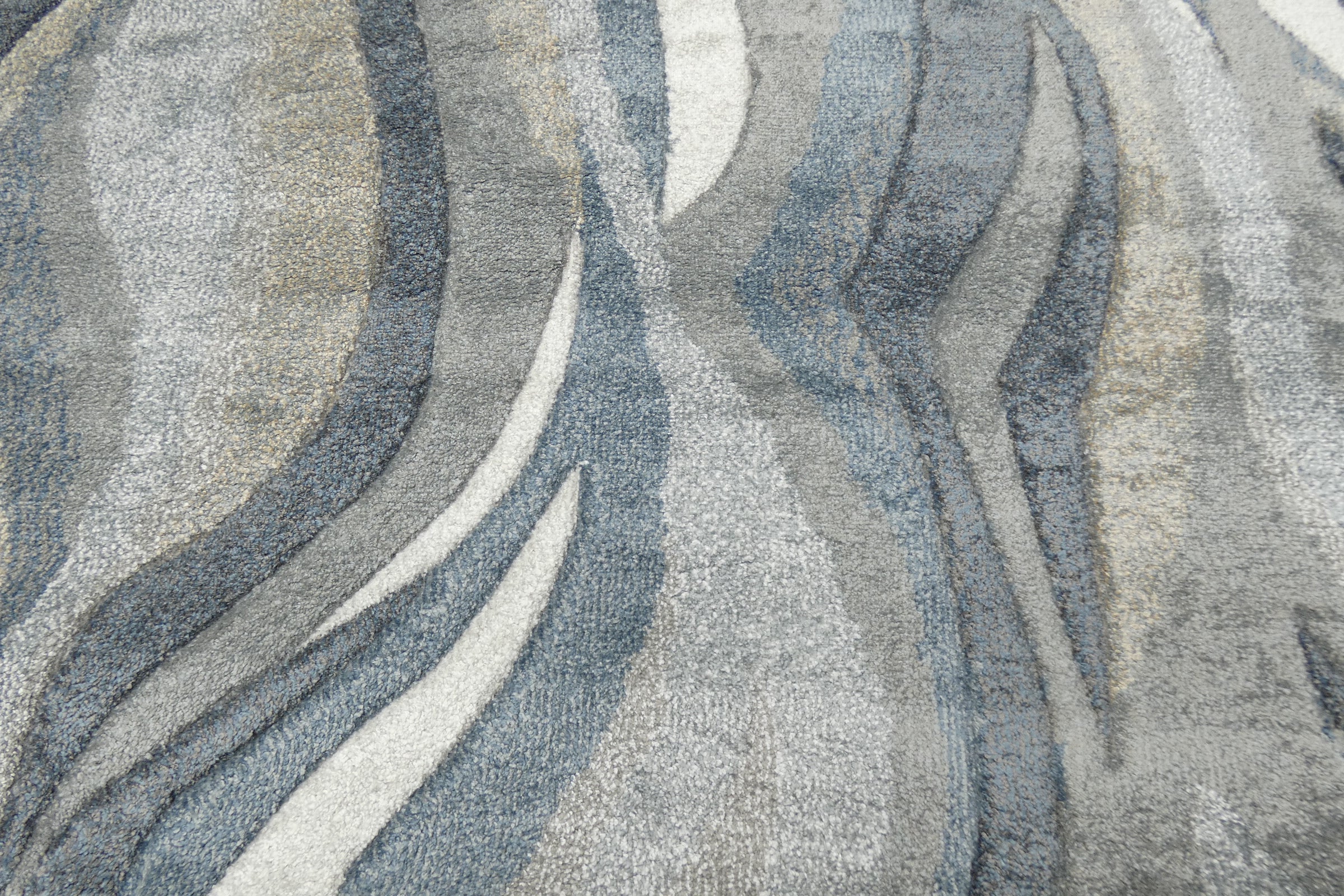 Kimya Collection Abstract Wave Rug in Navy and Neutral Tones – Fluid Contemporary Design