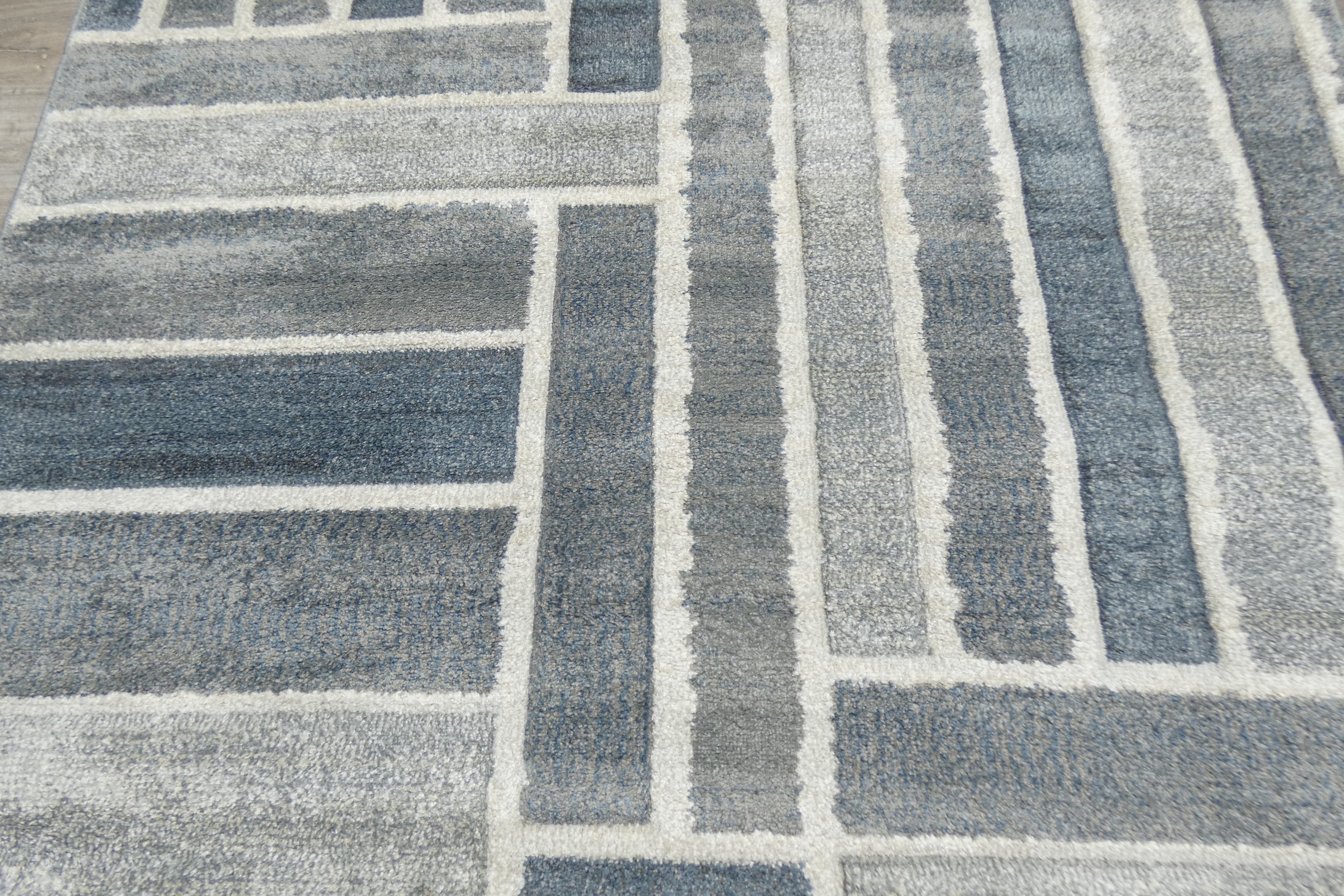 Kimya Collection Modern Geometric Rug in Blue and Gray – Structured Contemporary Design
