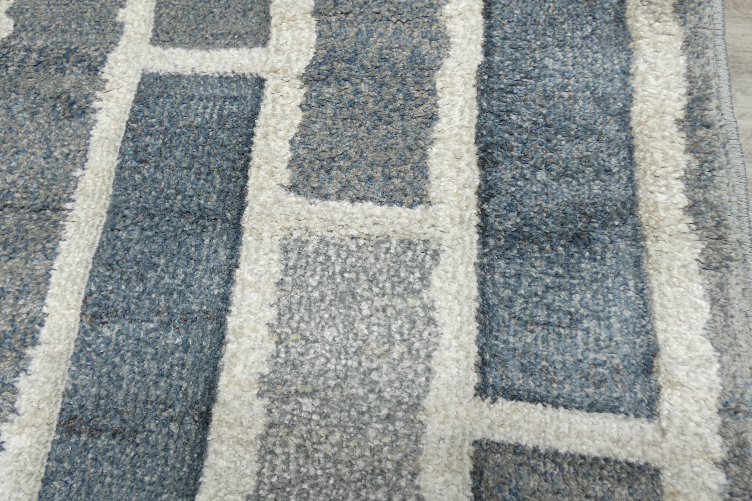 Kimya Collection Modern Geometric Rug in Blue and Gray – Structured Contemporary Design