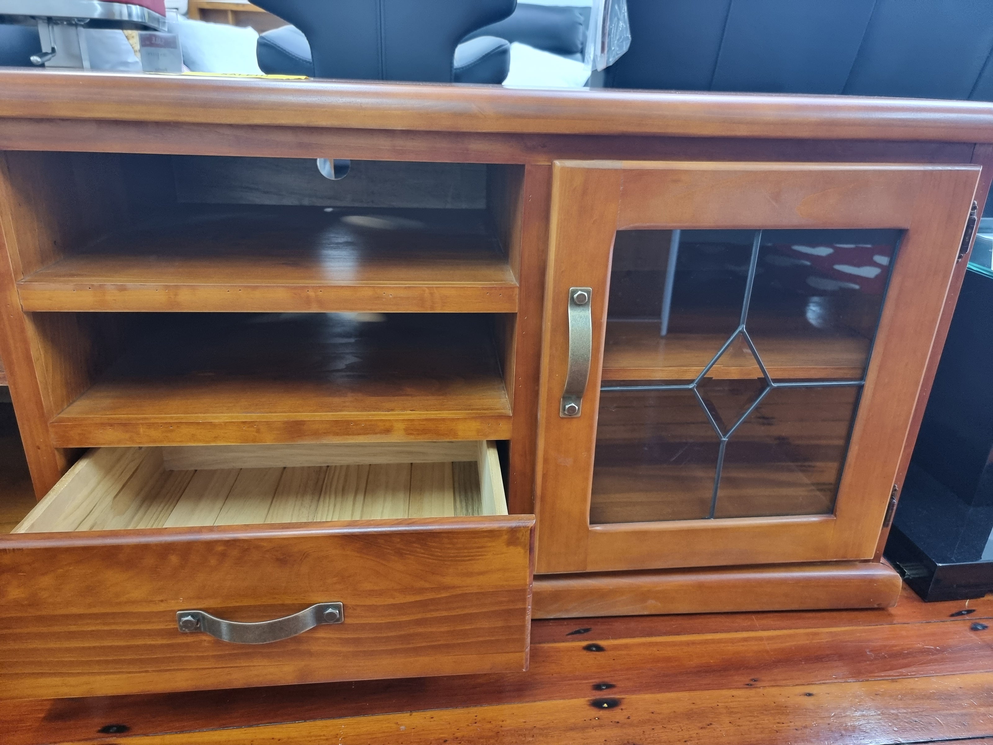 Urbana Entertainment Unit