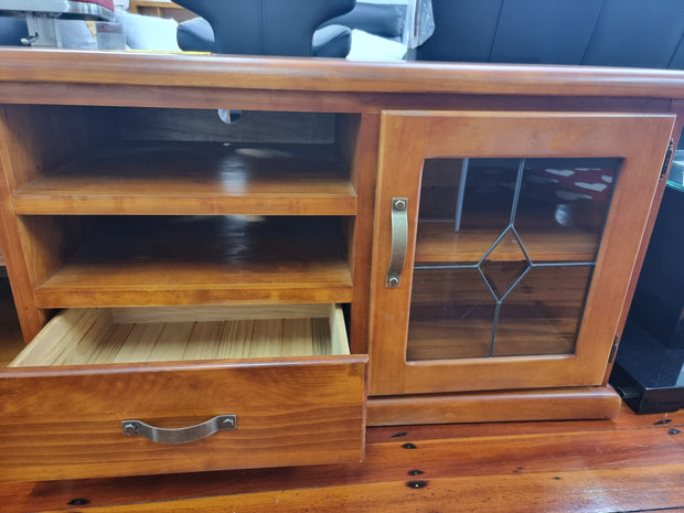 Urbana Entertainment Unit