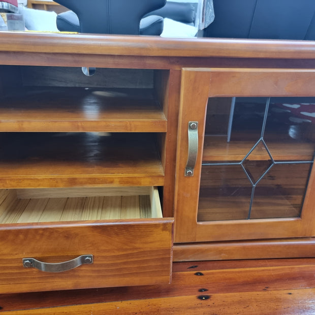 Urbana Entertainment Unit